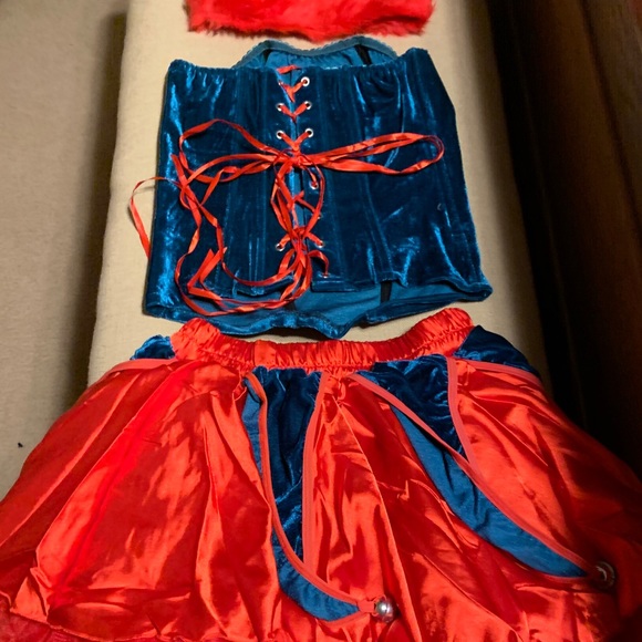 Santa’s Helper Elf 3 Piece Costume It Jingles - Picture 2 of 2